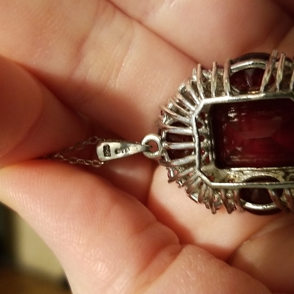 Sterling silver pendant on a sterling silver chain - Picture 5 of 6